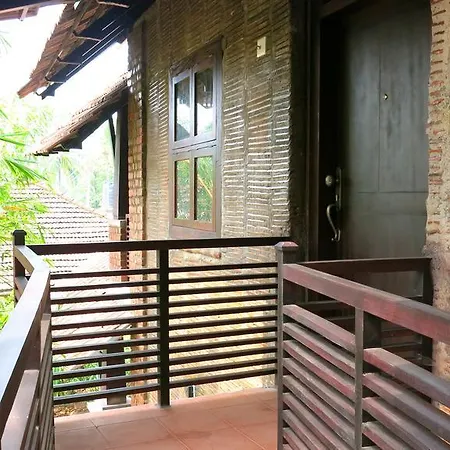 Clayfingers Art Cottage Thrissur Room photo