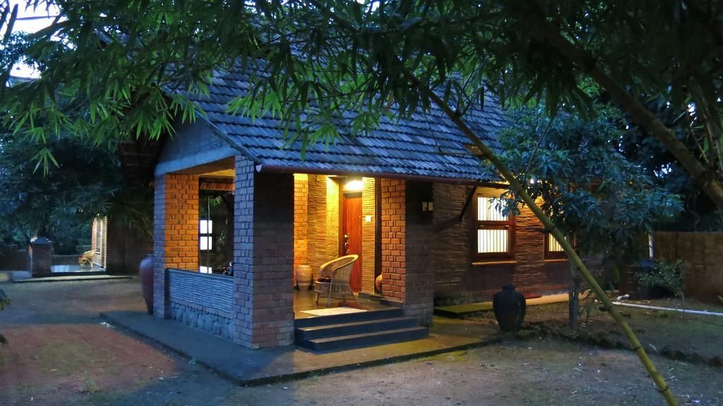 Clayfingers Art Holiday home Thrissur
